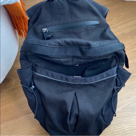 Run All Day backpack - Picture 2 of 12